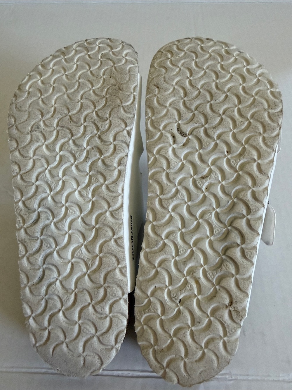 Birkenstocks Arizona White Sandals - Girls Size 34 - Picture 9 of 11